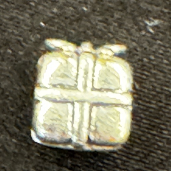 Pandora Silver Gift Box with Bow Charm - Picture 6 of 9